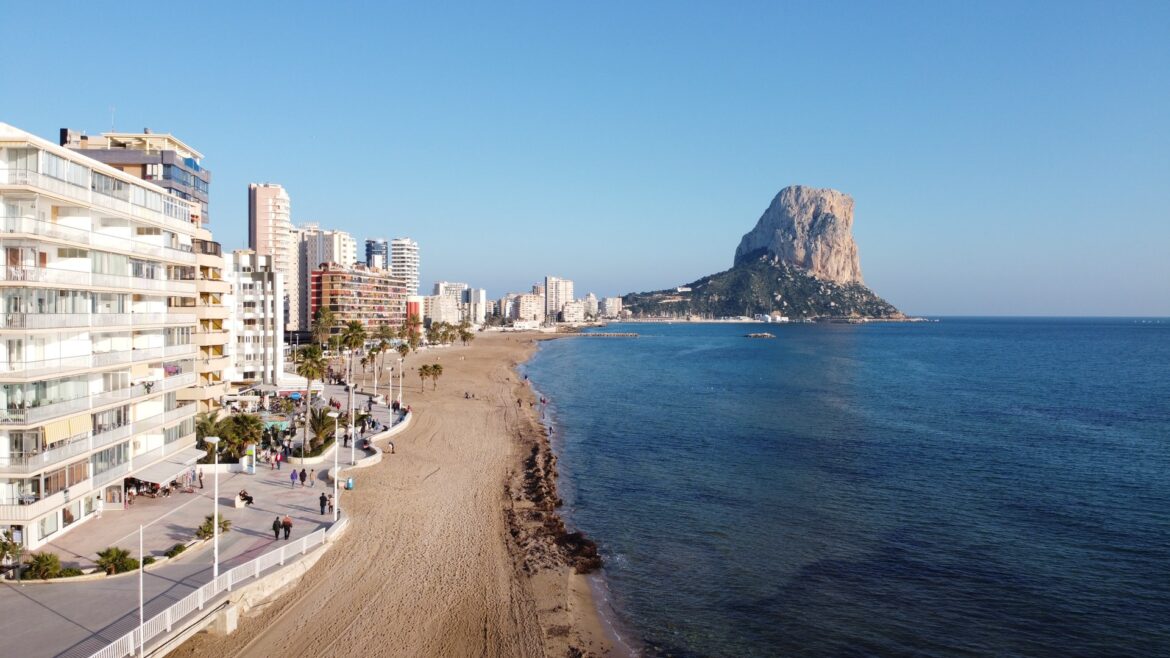 stranden i calpe i spania stranden i calpe i spania